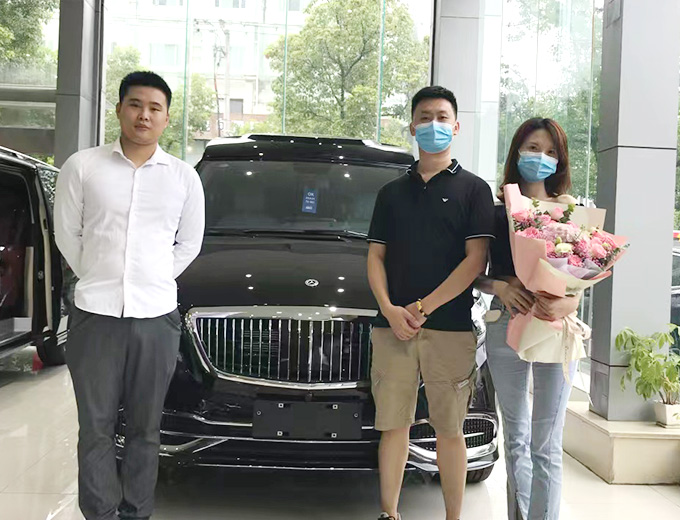 陈总展厅提车奔驰威霆商务车